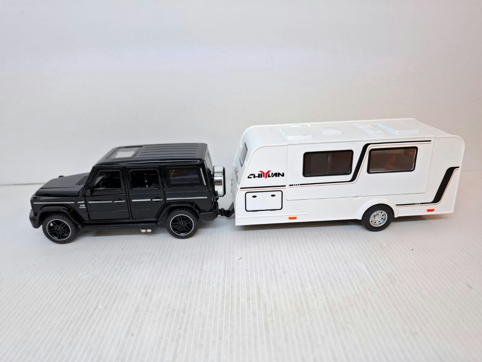 Modellbil + Husvagn (Skala 1:32) Diecast