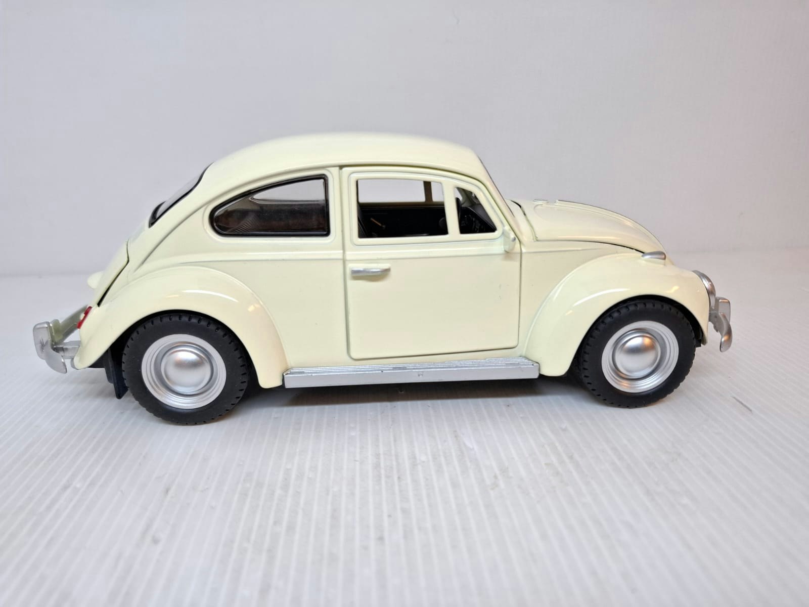 Modellbil Volkswagen Beetle (VW) - Skala 1:18