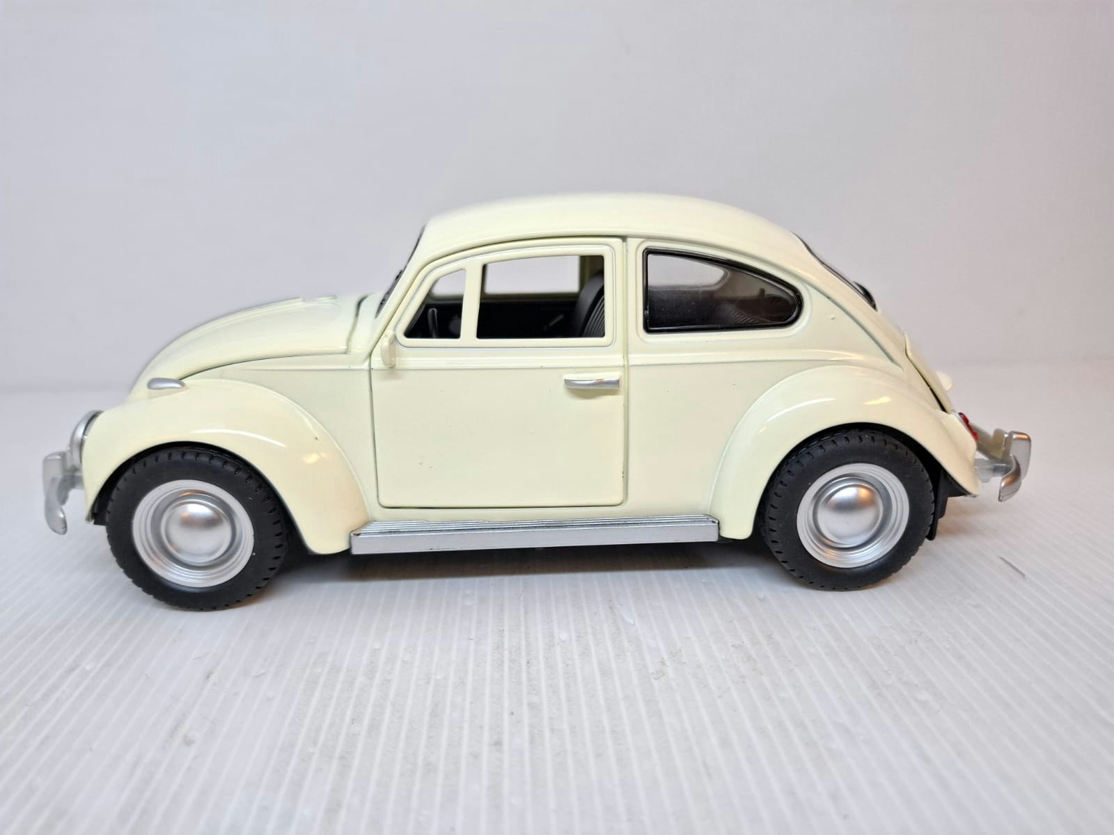 Modellbil Volkswagen Beetle (VW) - Skala 1:18