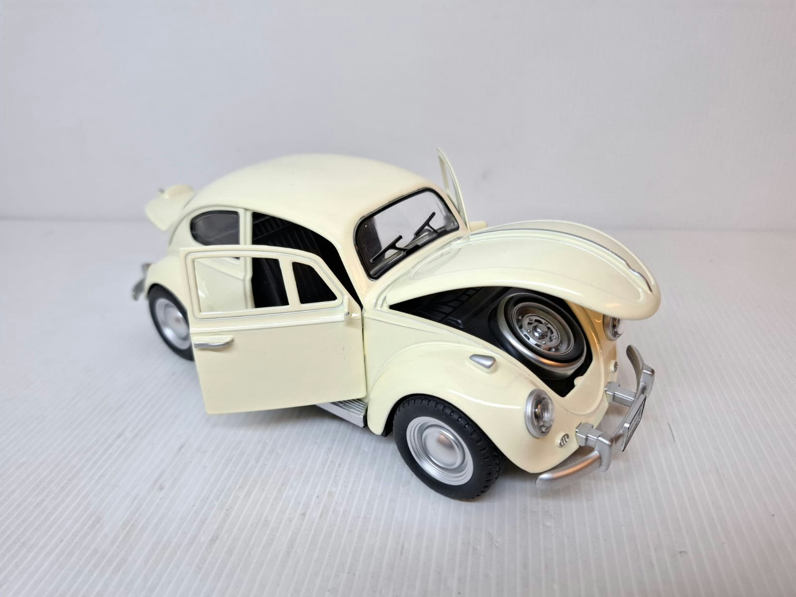 Modellbil Volkswagen Beetle (VW) - Skala 1:18
