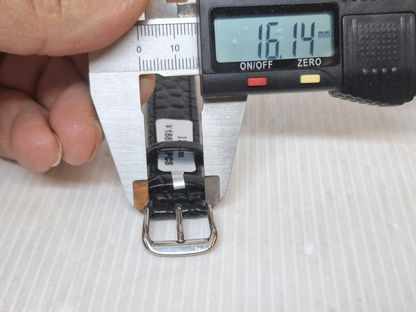 Armband SVART "KROKODIL" (18 mm)