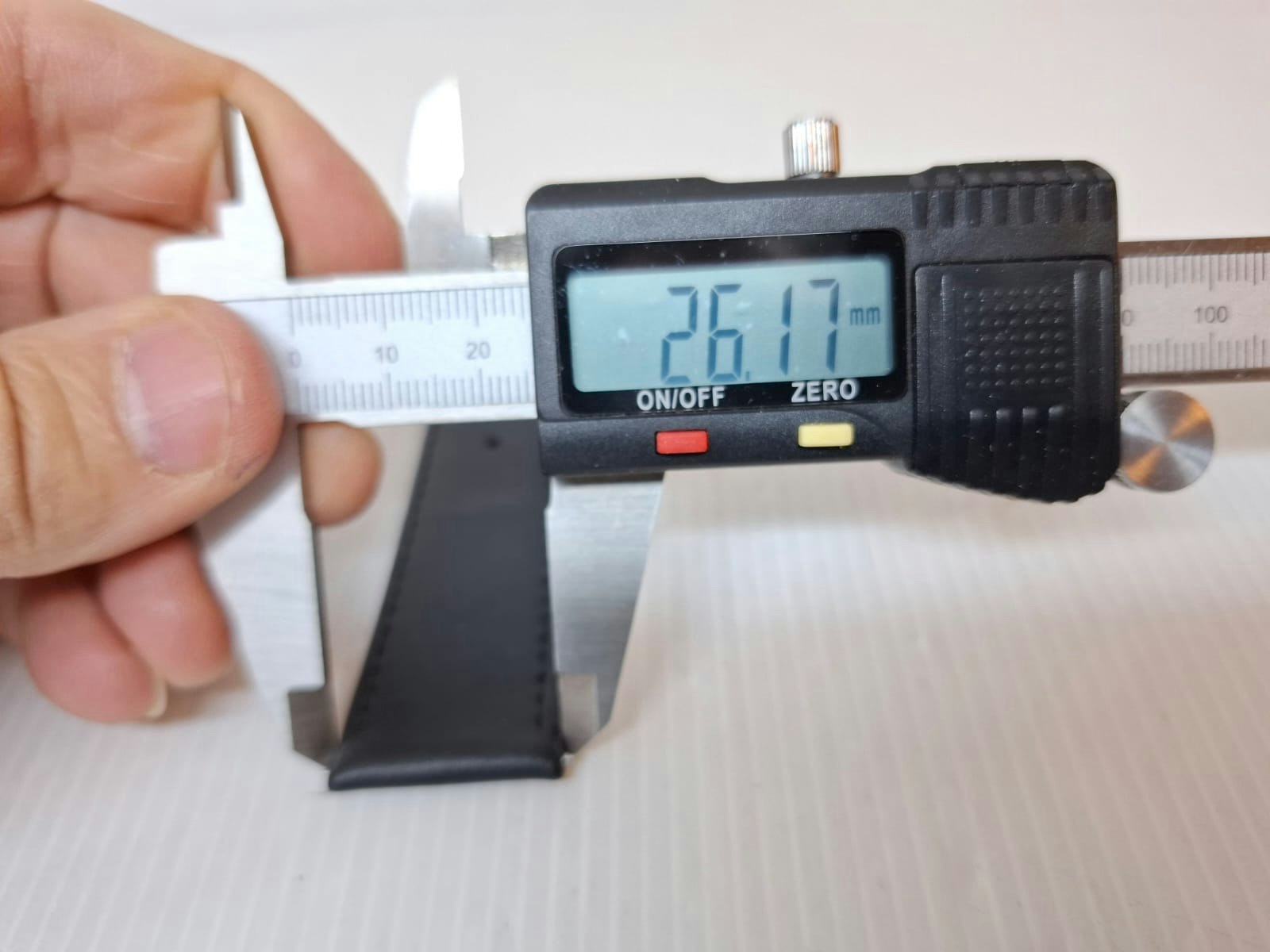 2st: Armband BRUN/SVART KALVSKINN (26 mm)