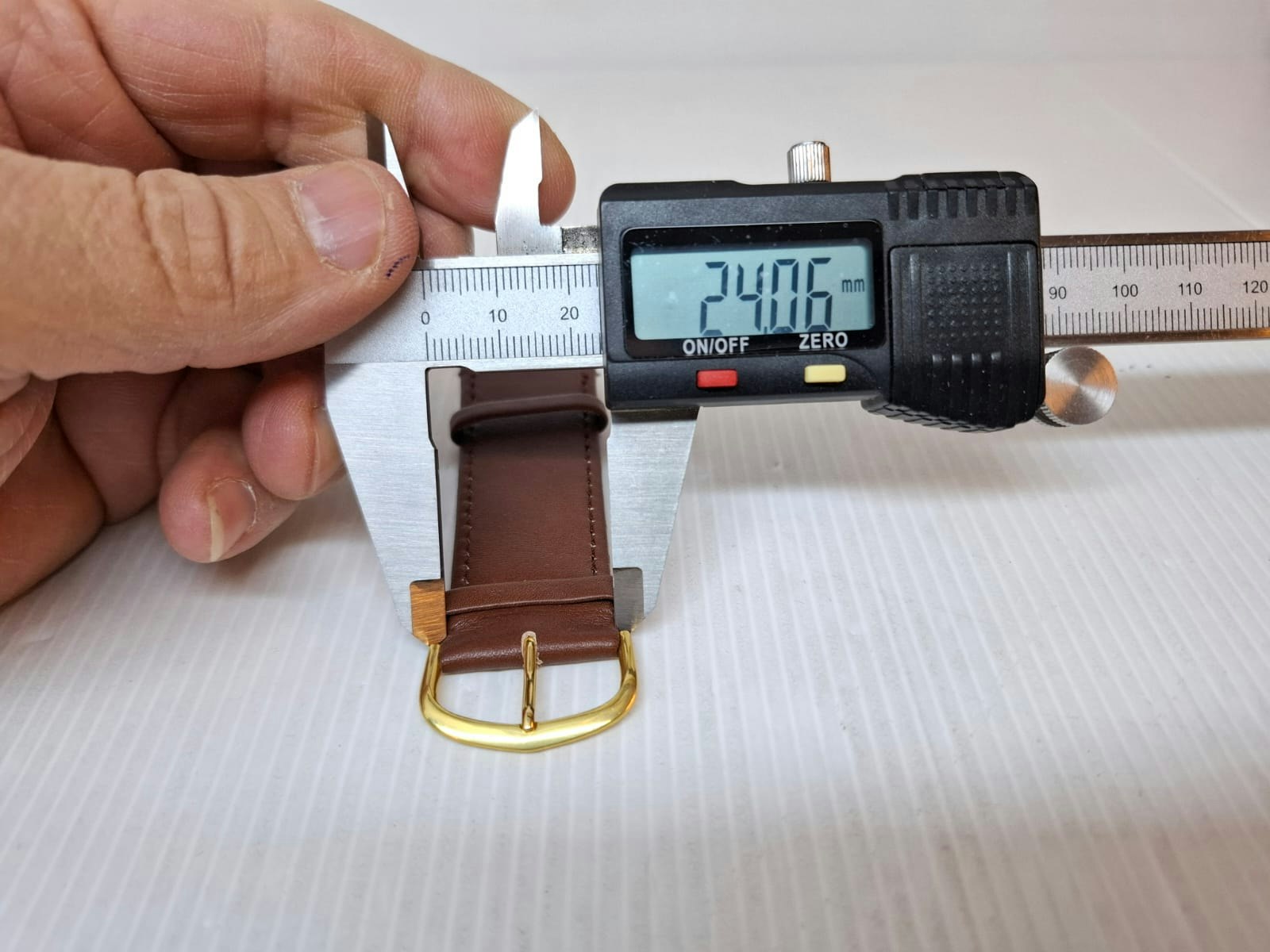 2st: Armband BRUN/SVART KALVSKINN (26 mm)