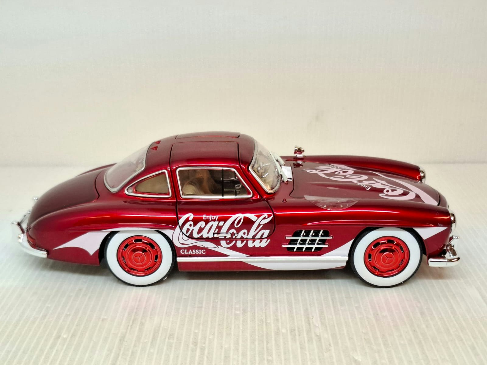 Modellbil Coca-Cola Mercedes-Benz 300 SL - Skala 1:24