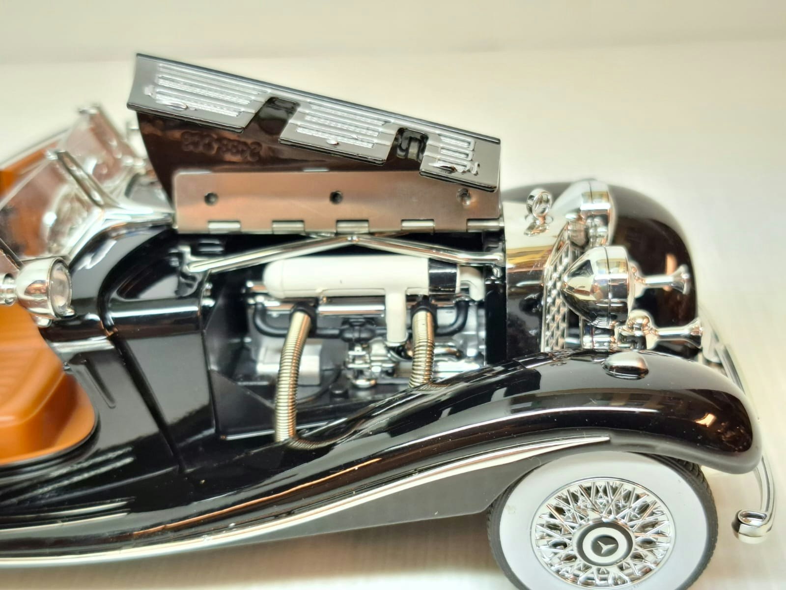 Modellbil Mercedes-Benz 500K Roadster 1936 - Skala 1:24
