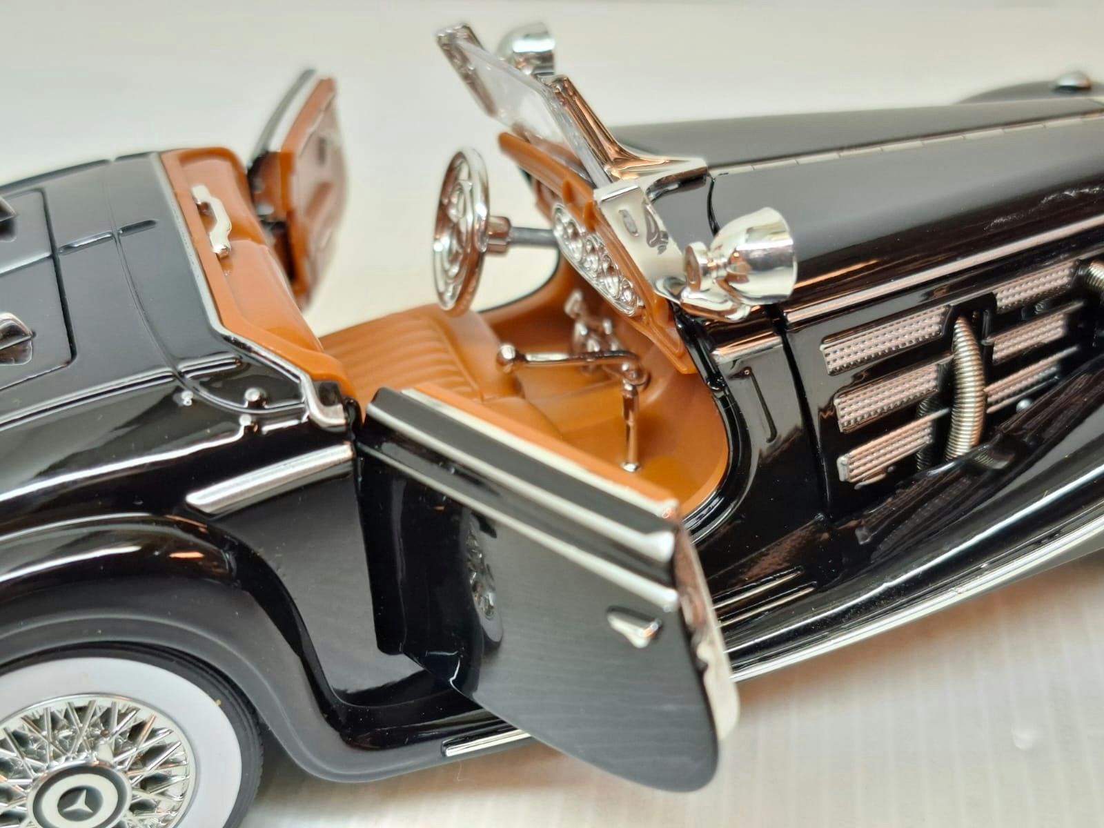 Modellbil Mercedes-Benz 500K Roadster 1936 - Skala 1:24