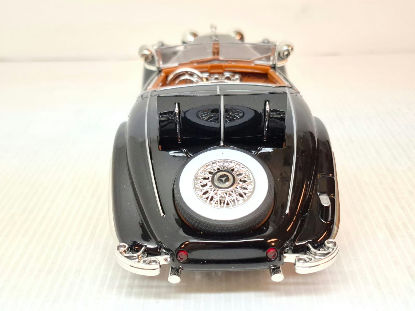 Modellbil Mercedes-Benz 500K Roadster 1936 - Skala 1:24
