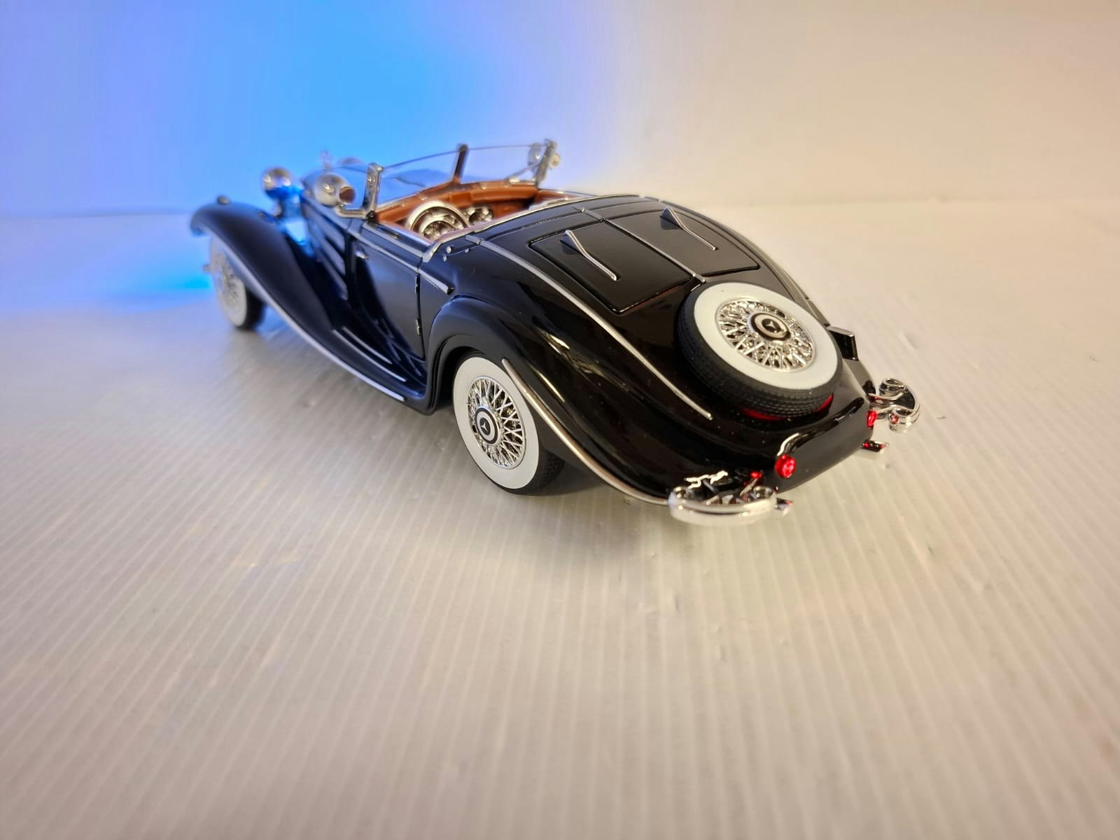 Modellbil Mercedes-Benz 500K Roadster 1936 - Skala 1:24