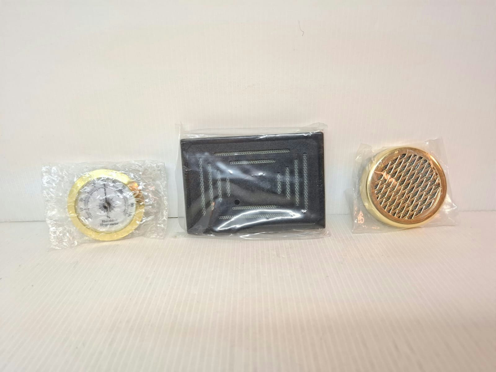 Humidortillbehör 3 delar: Hygrometer + Fuktare (2 st)