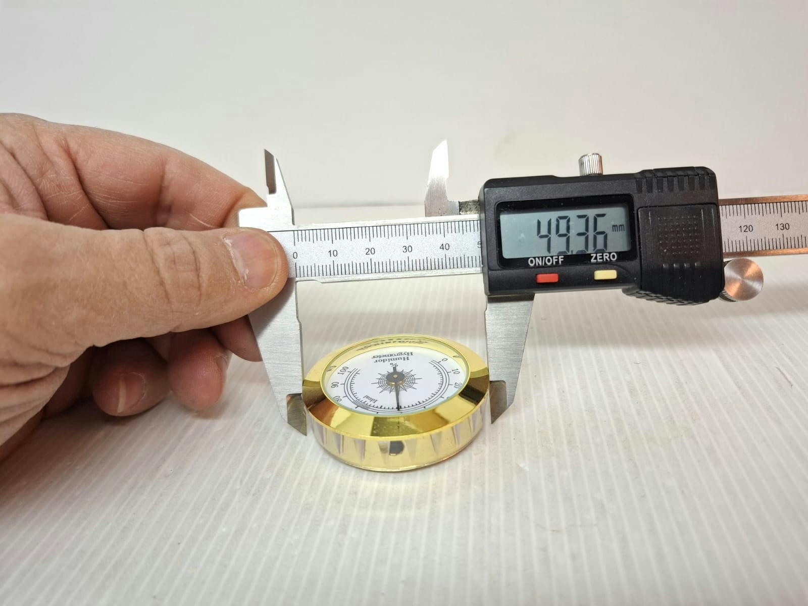 Humidortillbehör 3 delar: Hygrometer + Fuktare (2 st)