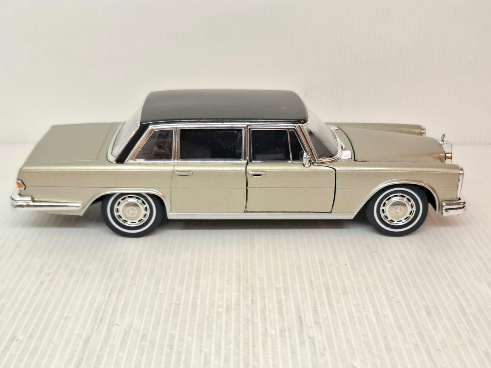 Modellbil Mercedes-Benz 600 1963 - Skala 1:24