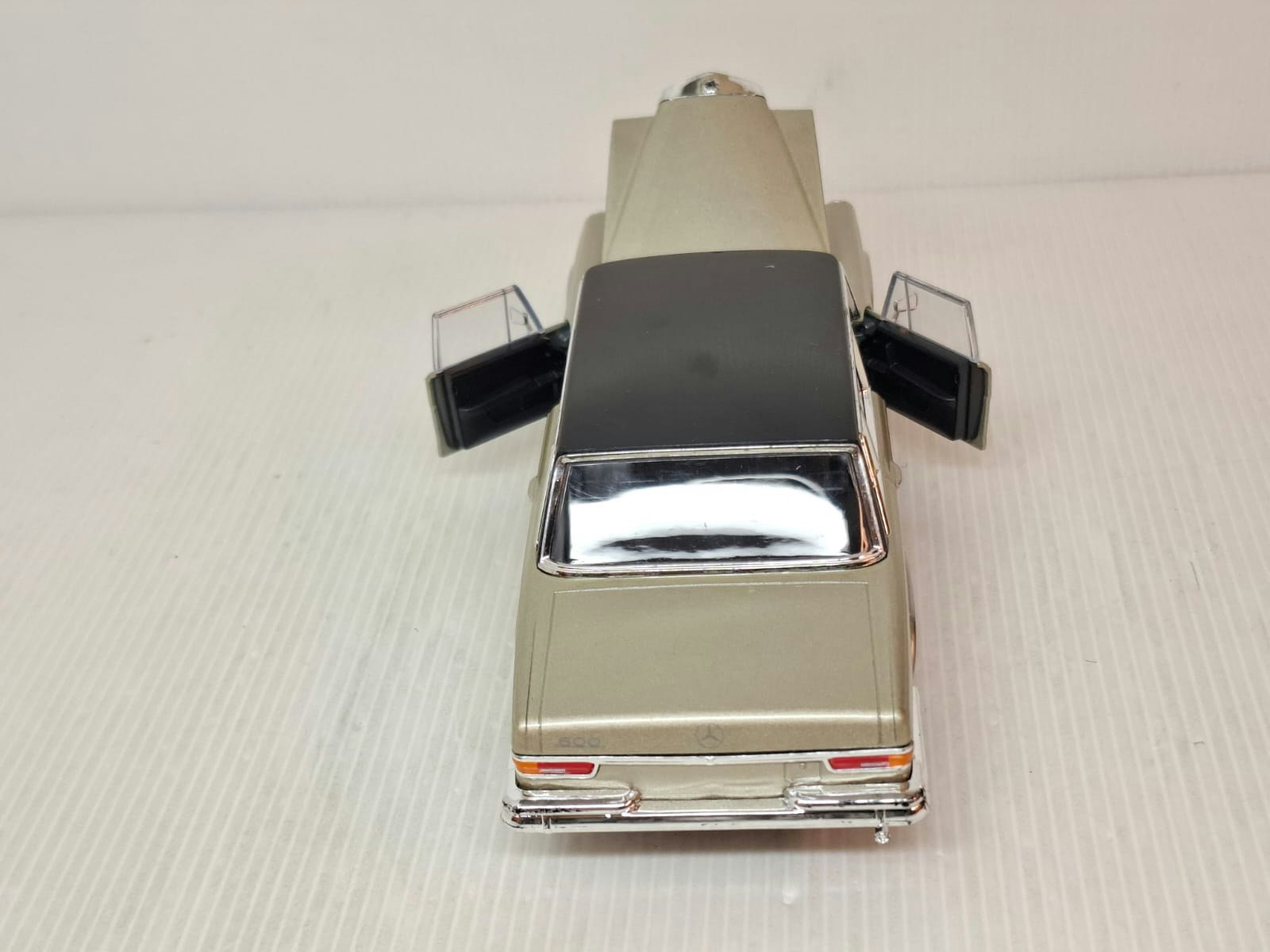 Modellbil Mercedes-Benz 600 1963 - Skala 1:24