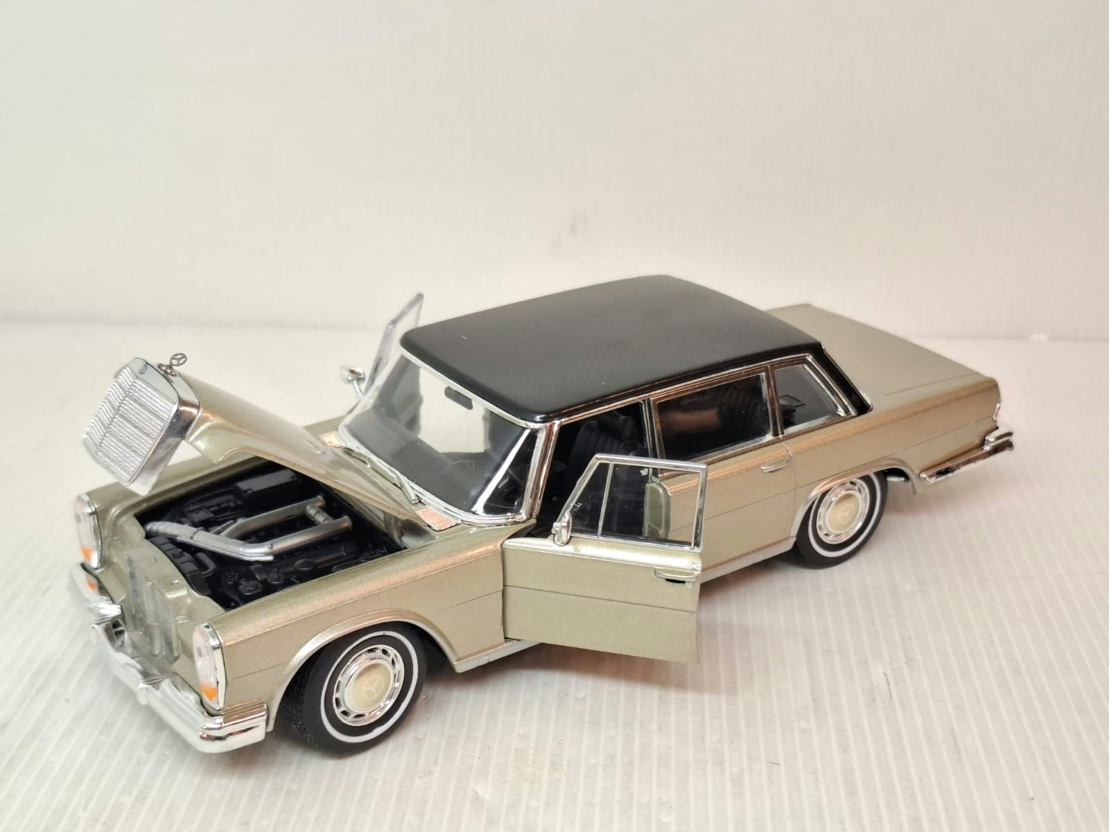 Modellbil Mercedes-Benz 600 1963 - Skala 1:24