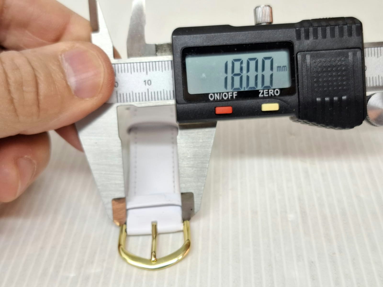 Armband VIT KALVSKINN (20 mm)