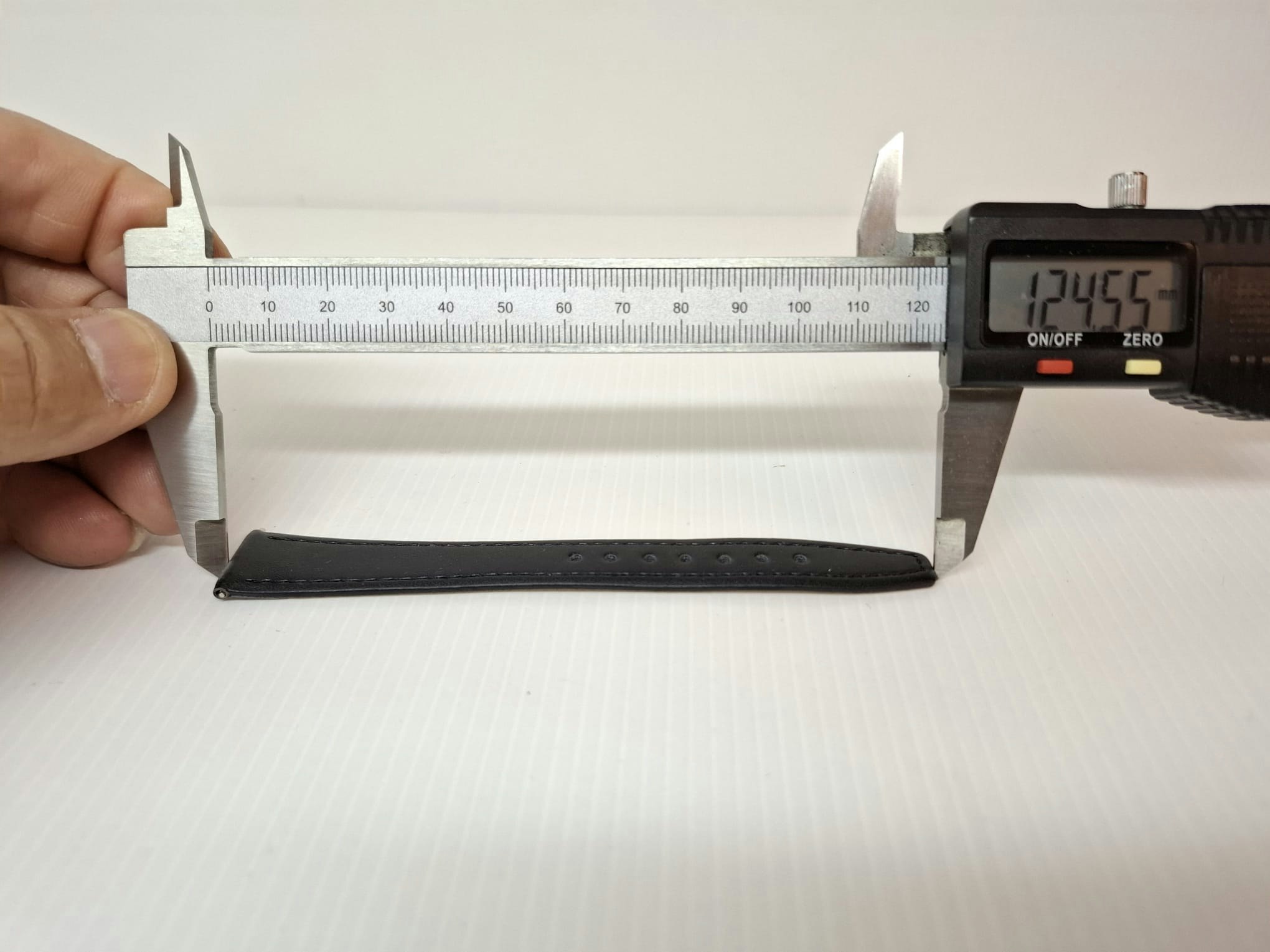 Armband SVART SLIM (18 mm)