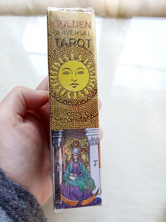 Golden Universal Tarot by Roberto De Angelis