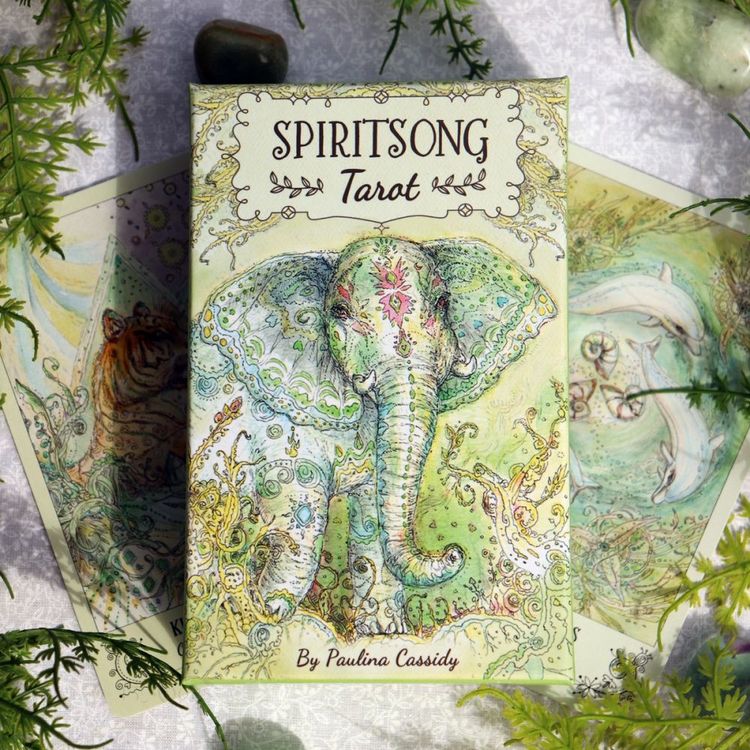 Spiritsong Tarot  av Paulina Cassidy