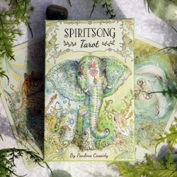 Spiritsong Tarot  av Paulina Cassidy