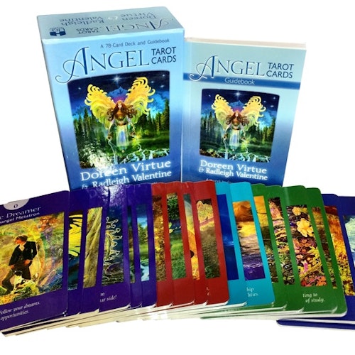 Angel Tarot Cards A 78-Card Deck and Guidebook av Radleigh Valentine