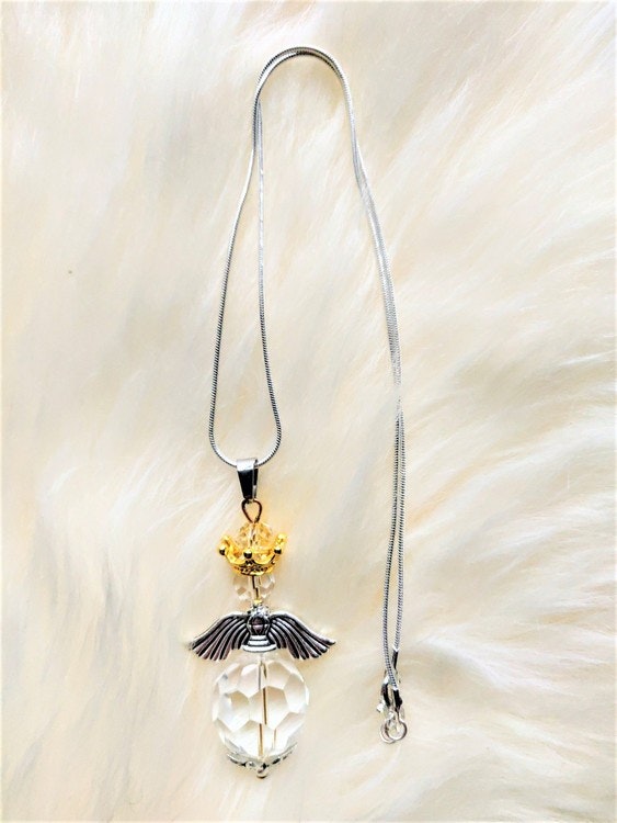 Halsband med handgjord ängel i kristall