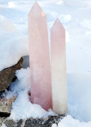 Rosen kvarts obelisk 1 kg