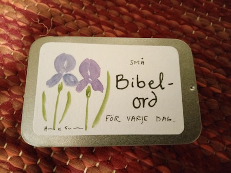 Söt plåtask med bibelord (Iris)