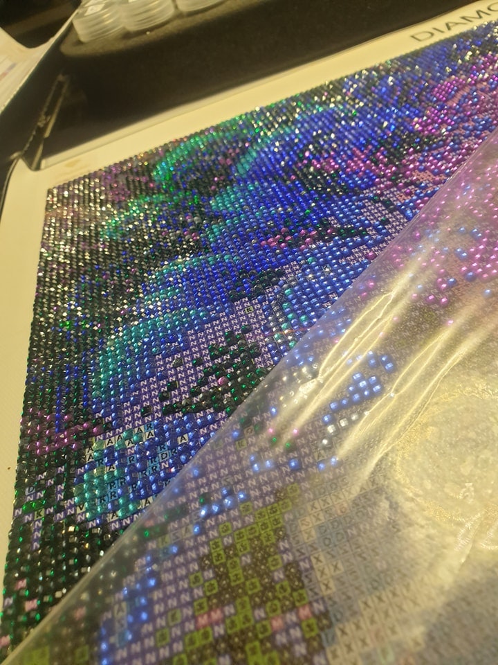 Blå sommerfugl i solsikke med krystallperler © Digitalpng4u