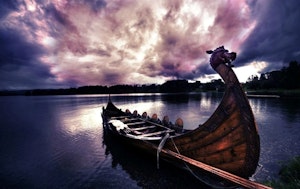 Viking skip med lilla himmel