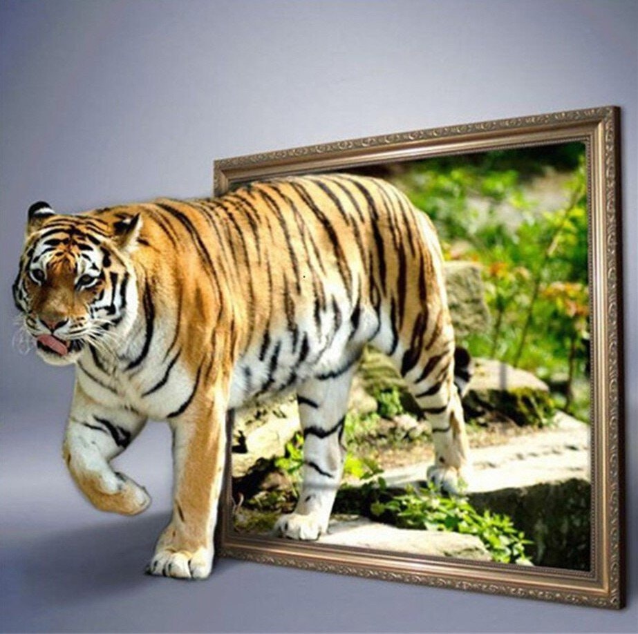 Tiger som kommer ut av bildet