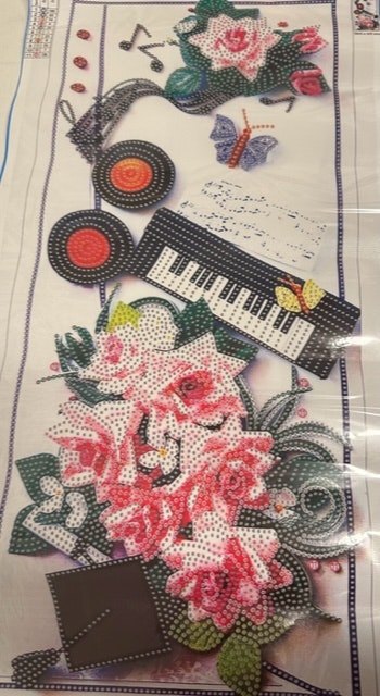 Musikkmotiv delvis perlet