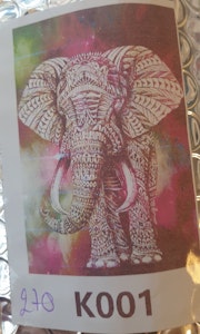 Elefant med plakat oppheng