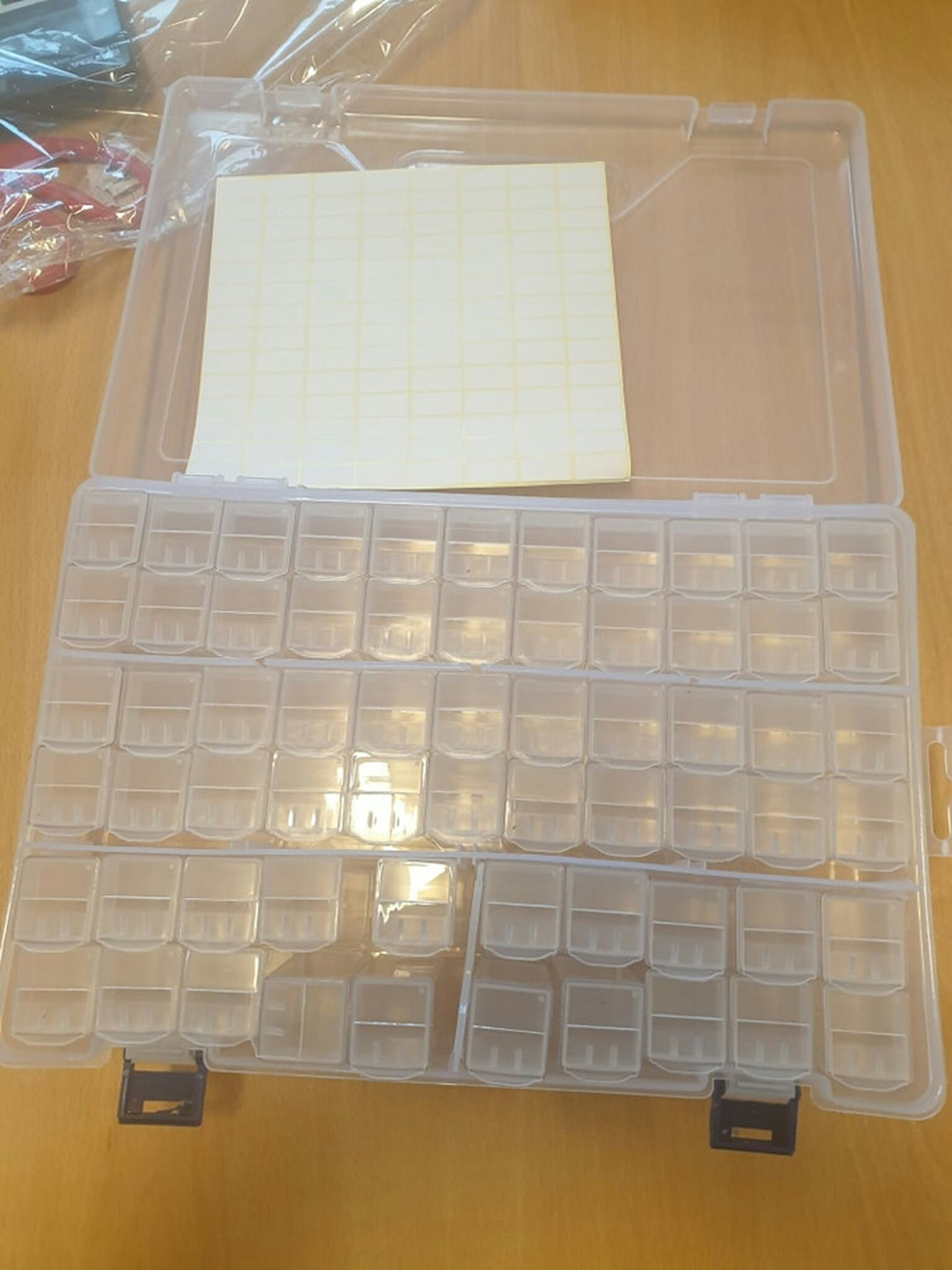 Perle oppbevaring 64 firkantede bokser - Perlebilder