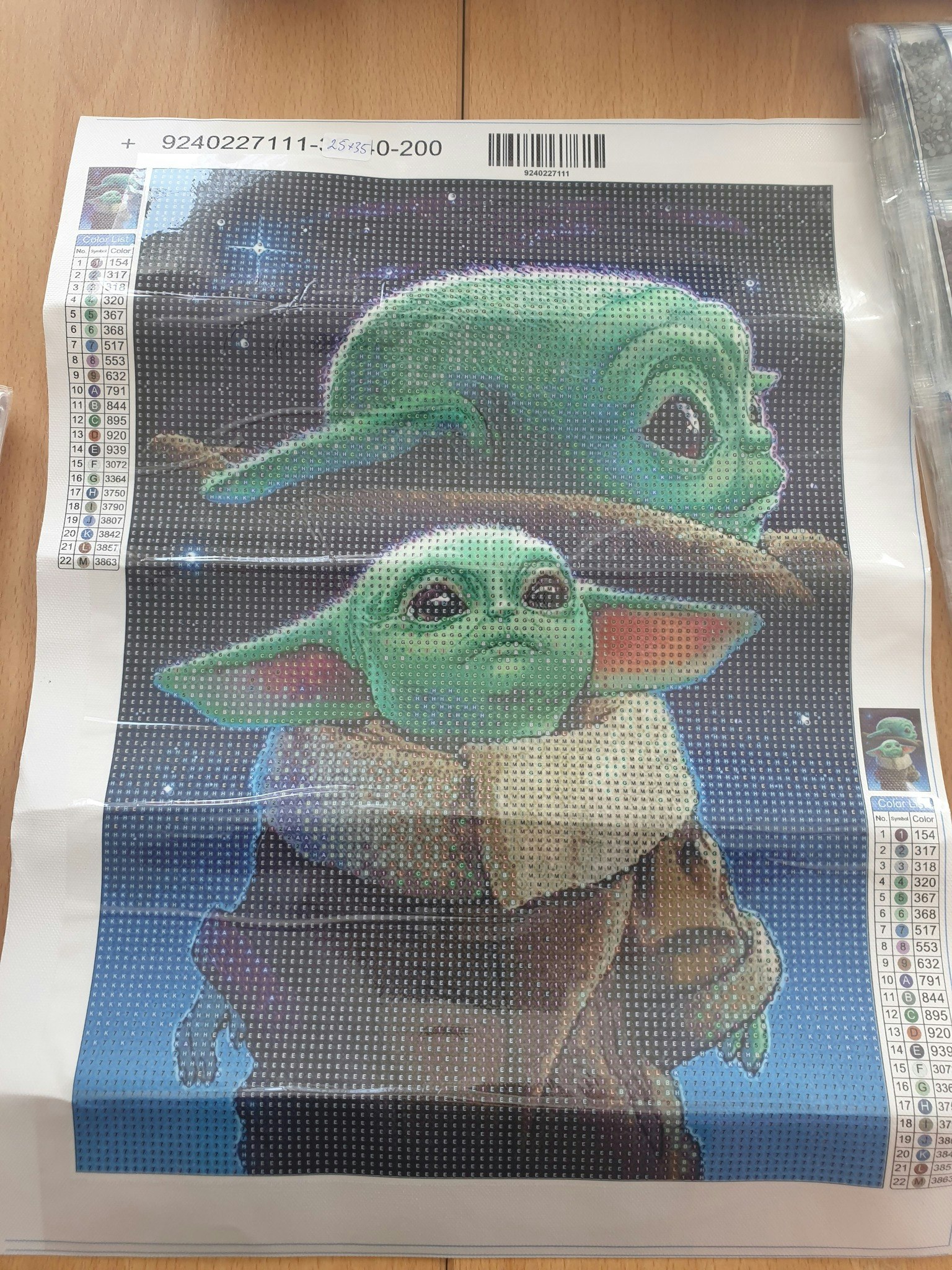 Diverse små bilder med runde perler