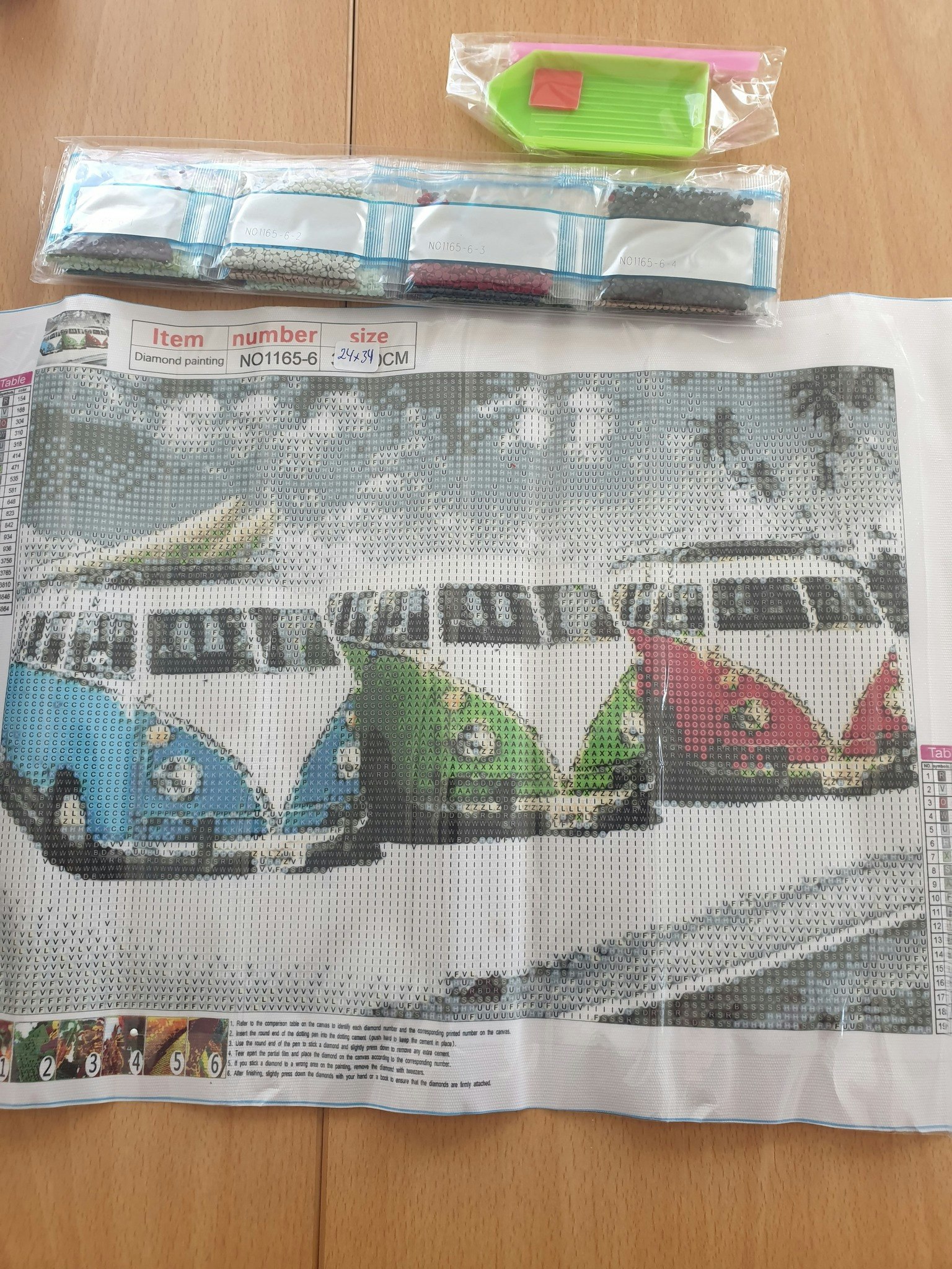 Diverse små bilder med runde perler