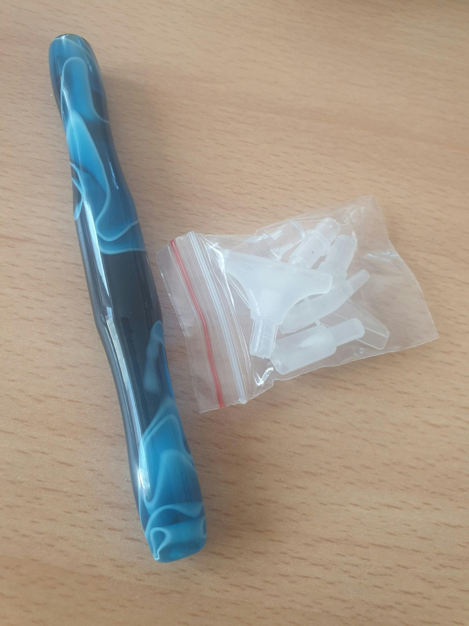 Penn med plast tupper