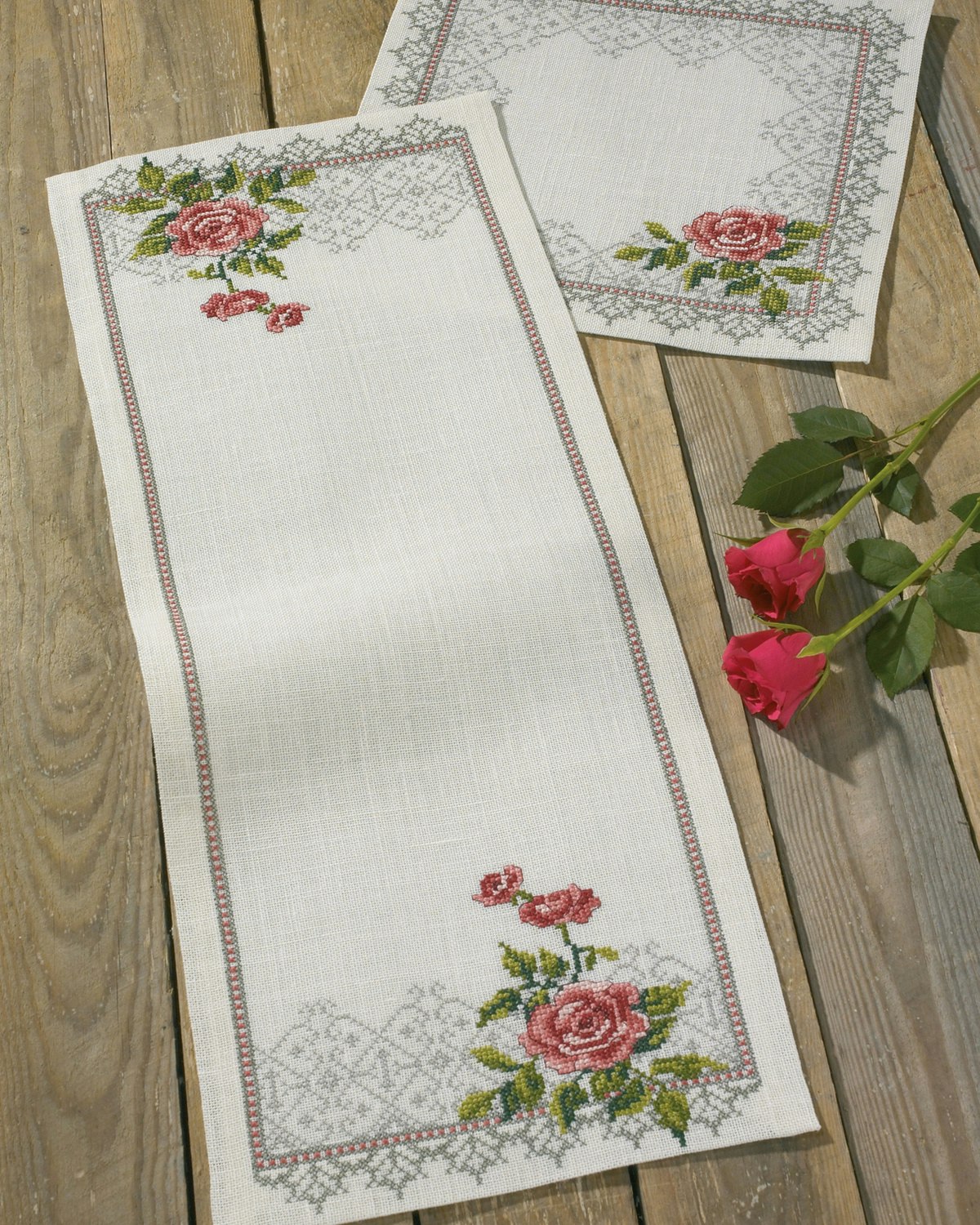 Broderi kit løper med rose i mønsterbord 28x72 cm