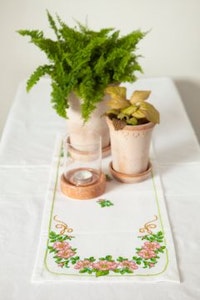 Broderi kit løper med nyperoser 24x65 cm