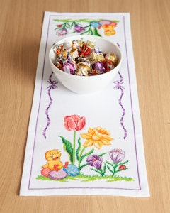 Broderi kit løper med kyllinger på fargeglade egg 24x65 cm