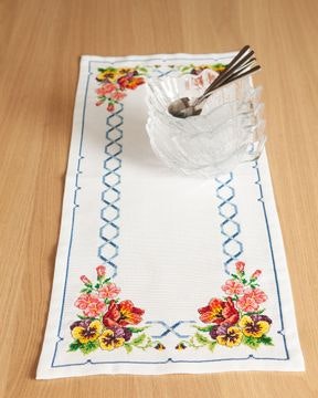 Broderi kit løper med sommerblomster og blå ramme 29x70 cm