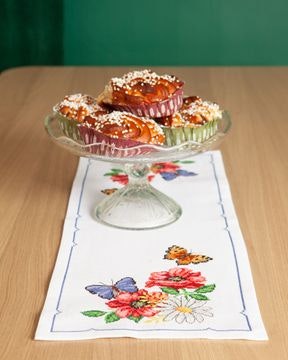 Broderi kit løper med sommerfugler og blomster 24x65 cm