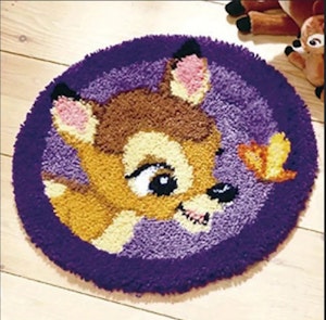 Knyteteppe bambi ferdig montert bunn og med bakstykke 52x52 cm