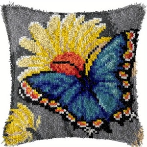 Knytepute blå sommerfugl  ferdig montert bunn med bakstykke 43x43 cm