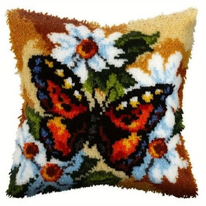 Knytepute neslesommerfugl  ferdig montert bunn med bakstykke 43x43 cm