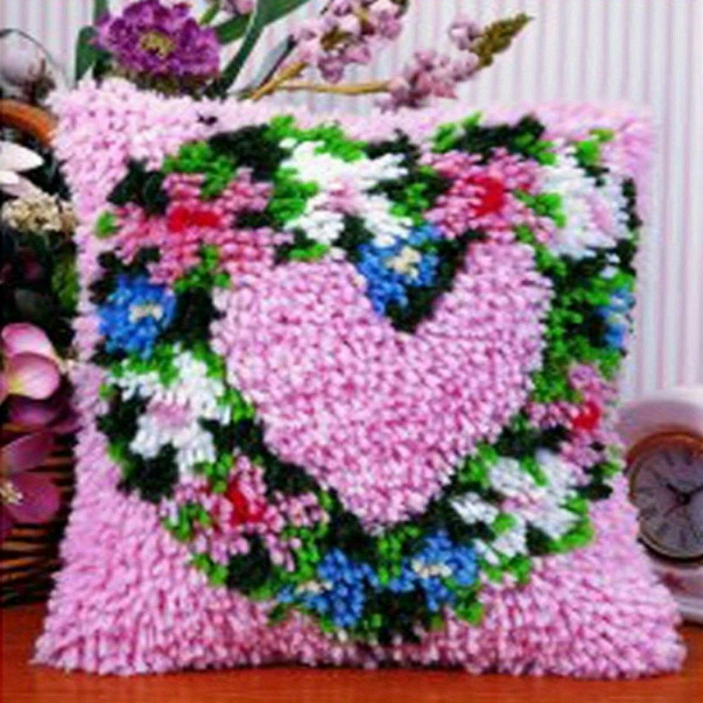 Knytepute rosa og blomsterhjerte, med bakstykke