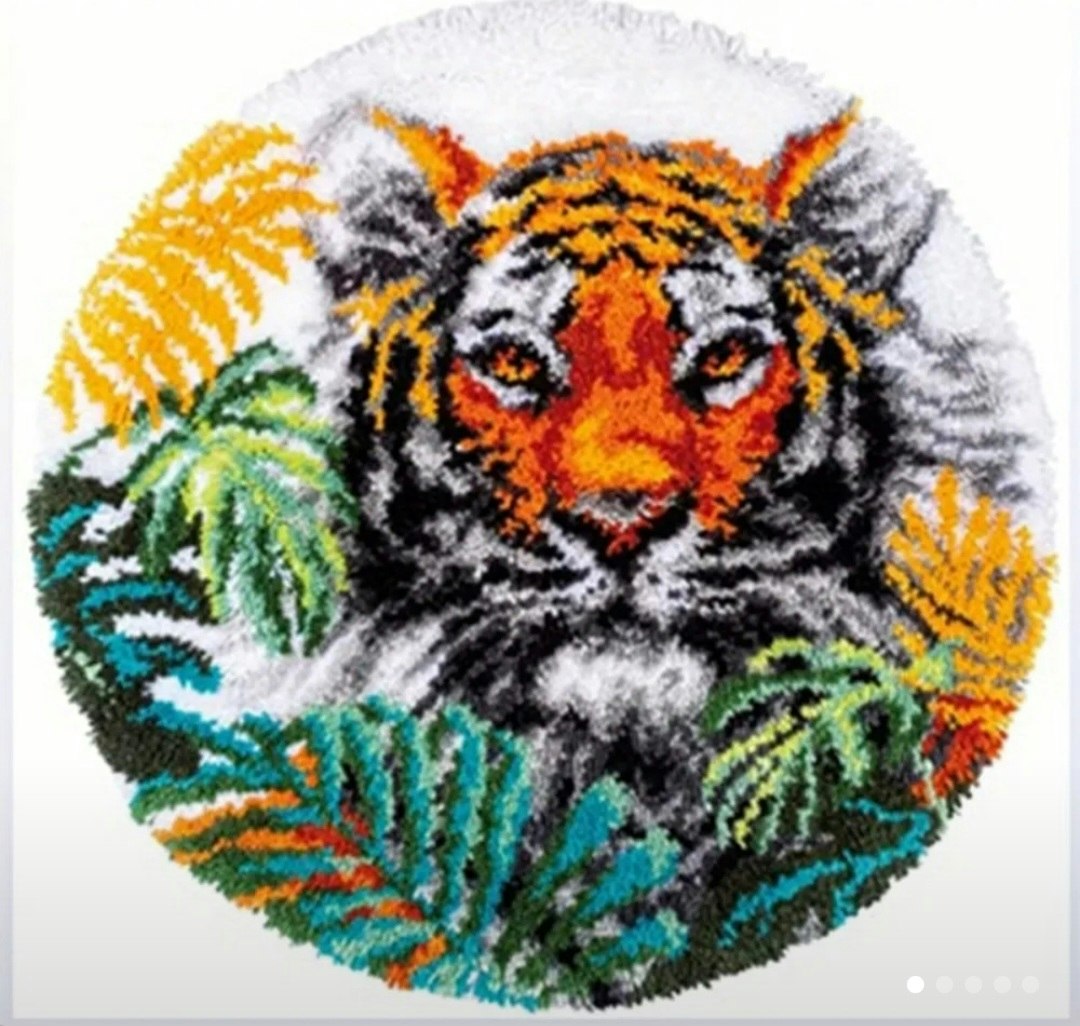 Knyteteppe tiger ferdig montert bunn med bakstykke 52x52 cm