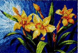 Knyteteppe gule liljer, med bakstykke ca 50x38 cm