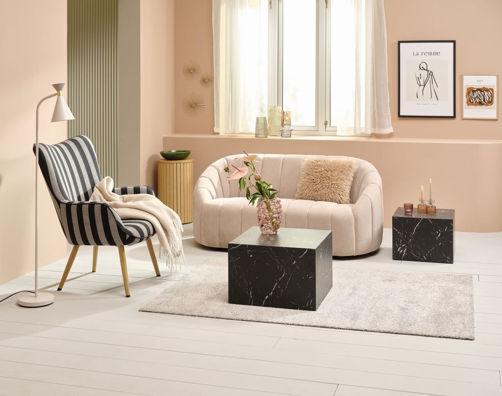 SIMESTED Fåtölj – Randig Svart/Beige i Tyg – Elegant och Bekväm
