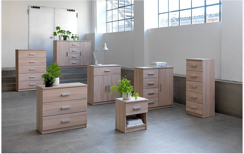 Byrå TAPDRUP – 3 Lådor i Elegant Ekfinish för Naturlig och Stilren Förvaring