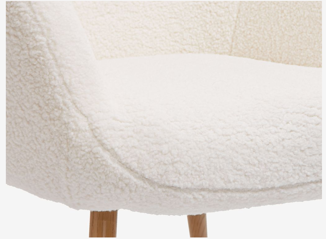 Fåtölj HUNDESTED – Offwhite Teddy/Ekfärgad – Mjuk och Stilren Komfort