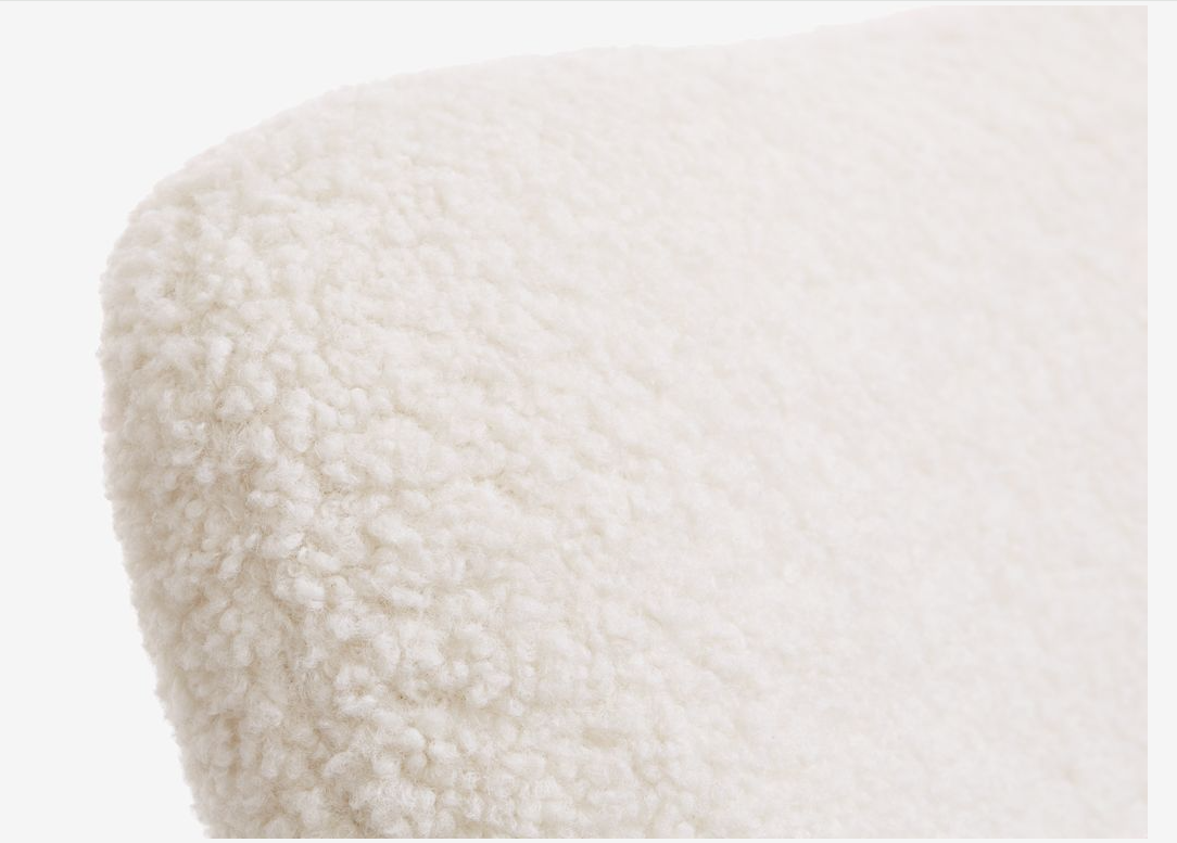 Fåtölj HUNDESTED – Offwhite Teddy/Ekfärgad – Mjuk och Stilren Komfort